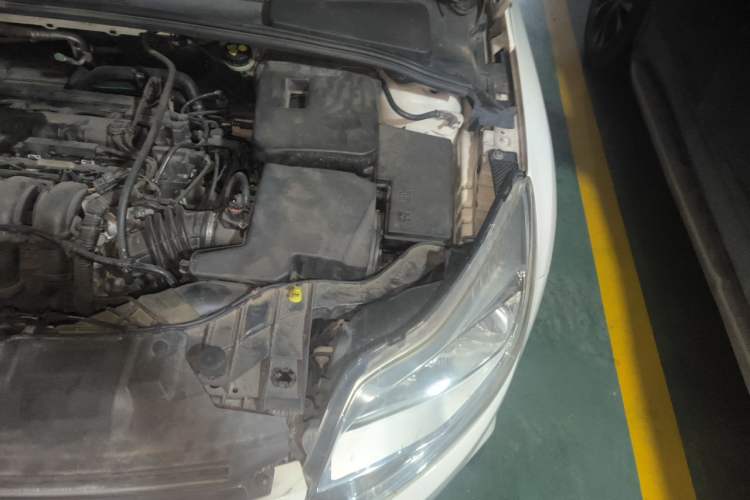Used Ford Focus 2012 Hatchback 1.6L Automatic Comfort Model Engine Bay Left