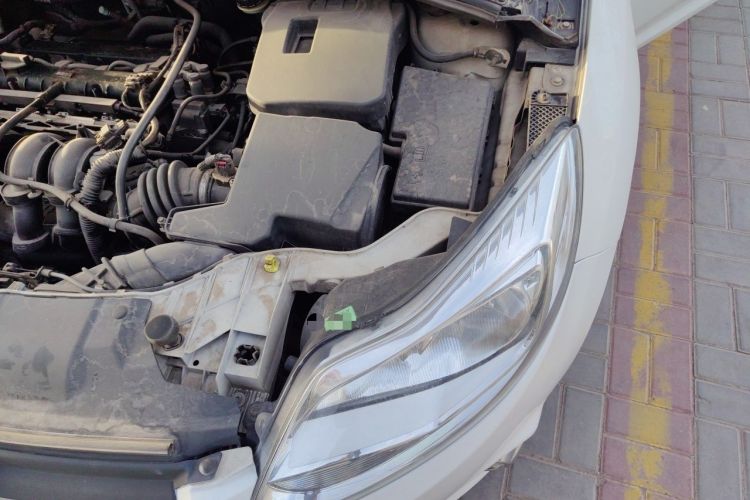 Used Ford Focus 2012 Hatchback 1.6L Automatic Fashion Edition Engine Bay Left