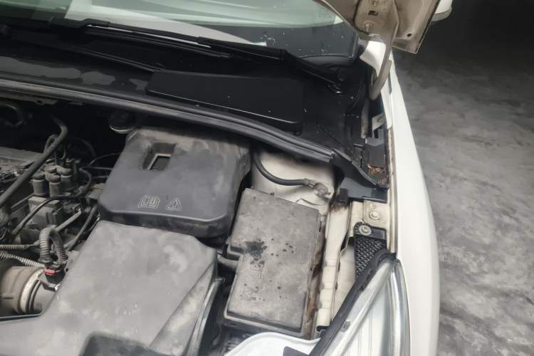 Used Ford Focus 2012 Hatchback 1.6L Automatic Comfort Model Engine Bay Left