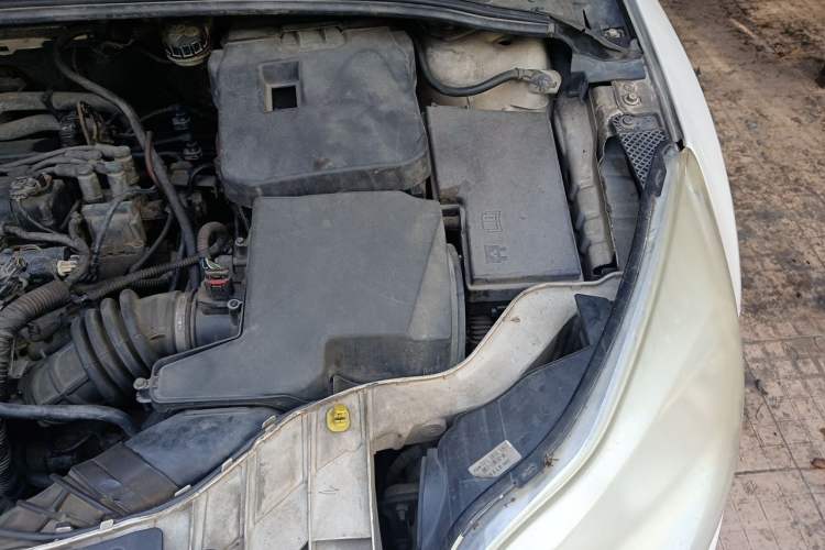 Used Ford Focus 2012 Sedan 1.6L Automatic Fashion Edition Engine Bay Left