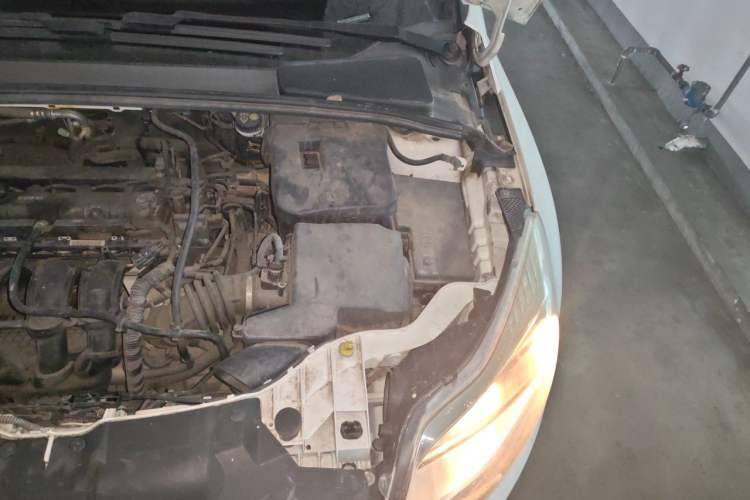 Used Ford Focus 2012 Hatchback 1.6L Automatic Fashion Edition Engine Bay Left