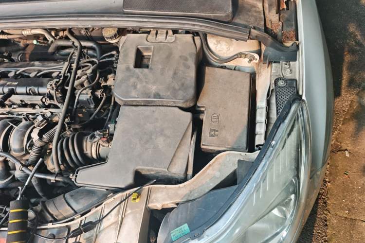 Used Ford Focus 2012 Sedan 1.6L Automatic Comfort Model Engine Bay Left