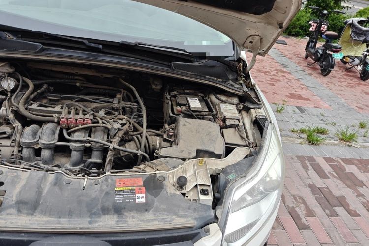 Used Ford Focus 2012 Sedan 1.6L Manual Comfort Model Engine Bay Left