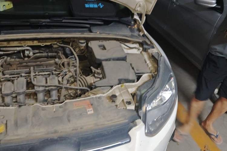 Used Ford Focus 2012 Sedan 1.6L Manual Comfort Model Engine Bay Left