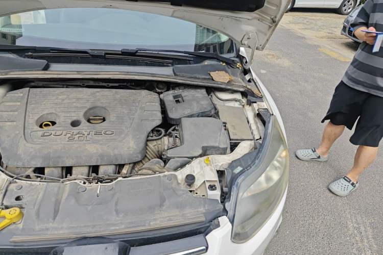 Used Ford Focus 2012 Hatchback 2.0L Automatic Luxury Sport Model Engine Bay Left
