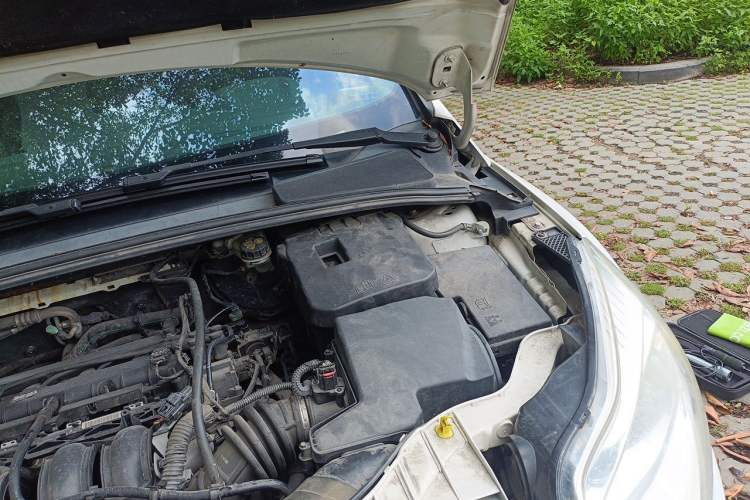 Used Ford Focus 2012 Hatchback 1.6L Automatic Fashion Edition Engine Bay Left