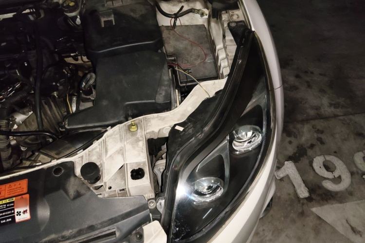 Used Ford Focus 2012 Sedan 1.6L Manual Comfort Model Engine Bay Left