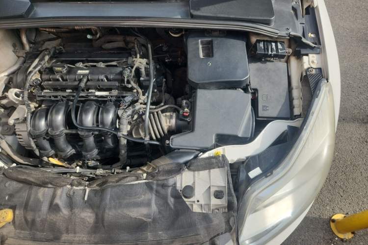 Used Ford Focus 2012 Sedan 1.6L Manual Comfort Model Engine Bay Left