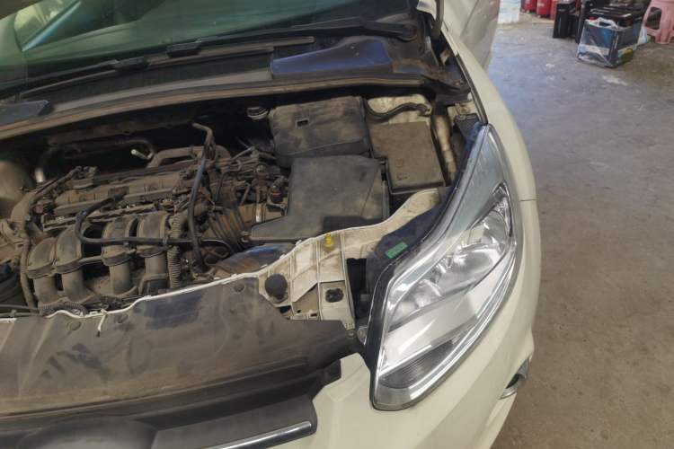 Used Ford Focus 2012 Hatchback 1.6L Automatic Fashion Edition Engine Bay Left