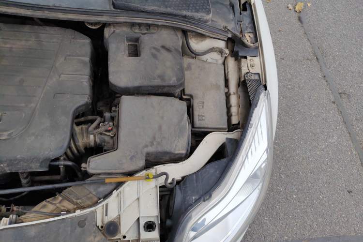 Used Ford Focus 2012 Hatchback 1.6L Automatic Comfort Model Engine Bay Left
