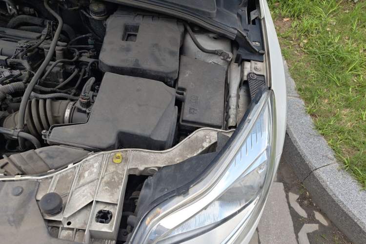 Used Ford Focus 2012 Sedan 1.6L Automatic Fashion Edition Engine Bay Left