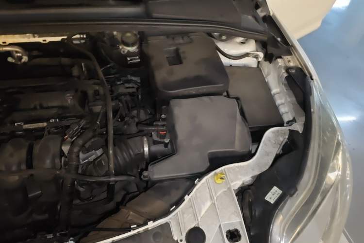 Used Ford Focus 2012 Sedan 1.6L Automatic Fashion Edition Engine Bay Left