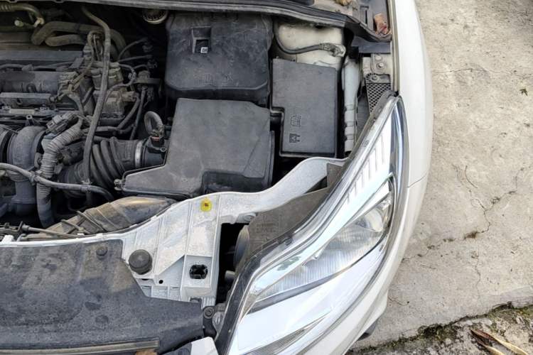 Used Ford Focus 2012 Sedan 1.6L Automatic Comfort Model Engine Bay Left