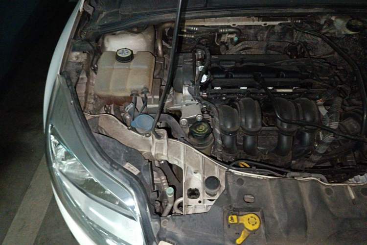 Used Ford Focus 2012 Hatchback 1.6L Automatic Comfort Model Engine Bay Right