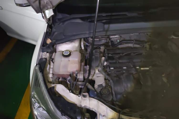Used Ford Focus 2012 Sedan 1.6L Automatic Prestige Model Engine Bay Right