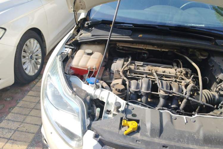 Used Ford Focus 2012 Hatchback 1.6L Automatic Fashion Edition Engine Bay Right