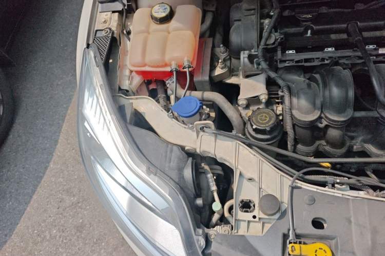 Used Ford Focus 2012 Sedan 1.6L Automatic Fashion Edition Engine Bay Right