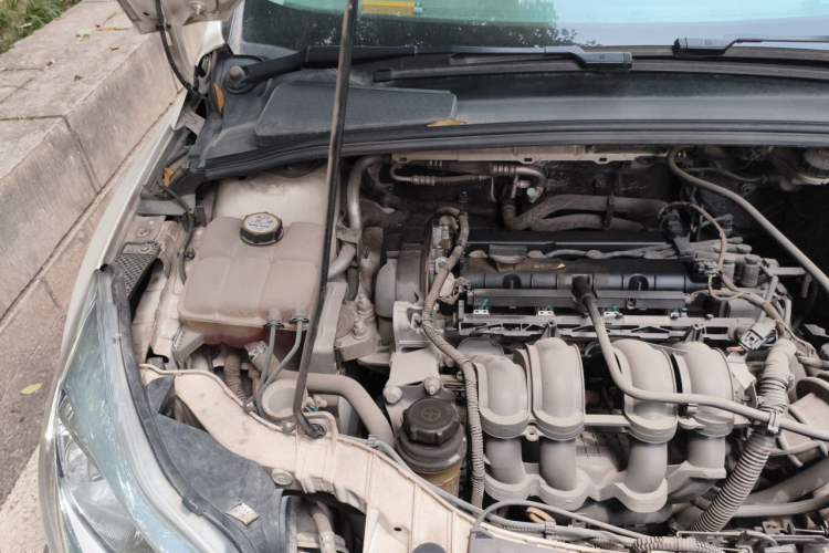 Used Ford Focus 2012 Sedan 1.6L Automatic Comfort Model Engine Bay Right