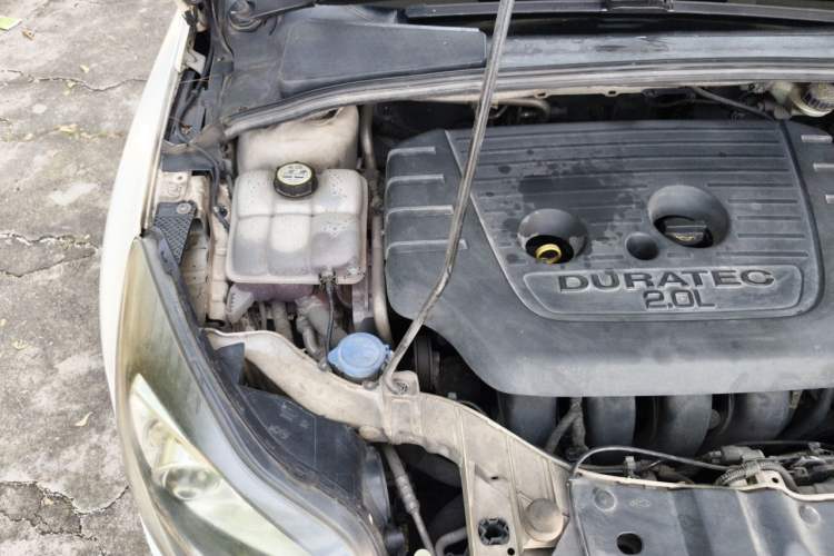 Used Ford Focus 2012 Hatchback 2.0L Automatic Luxury Sport Model Engine Bay Right
