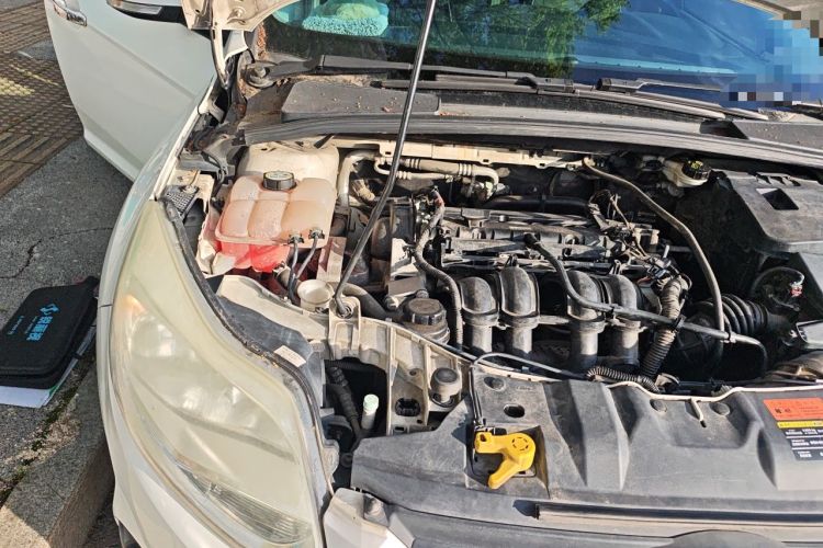 Used Ford Focus 2012 Sedan 1.6L Automatic Comfort Model Engine Bay Right