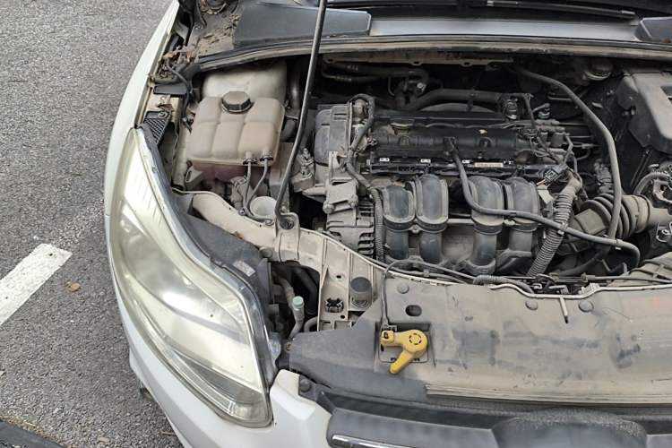 Used Ford Focus 2012 Sedan 1.6L Manual Fashion Edition Engine Bay Right