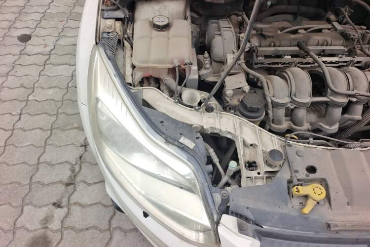 Used Ford Focus 2012 Hatchback 1.6L Automatic Comfort Model Engine Bay Right