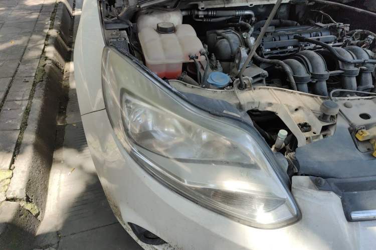 Used Ford Focus 2012 Sedan 1.6L Manual Comfort Model Engine Bay Right