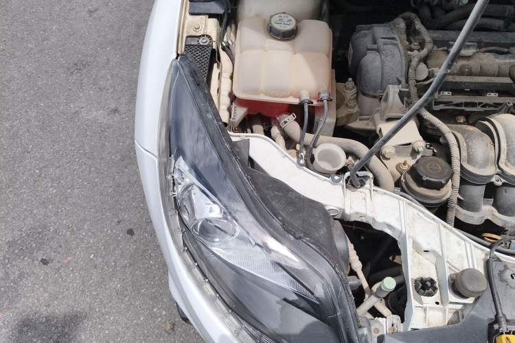 Used Ford Focus 2012 Hatchback 1.6L Automatic Comfort Model Engine Bay Right
