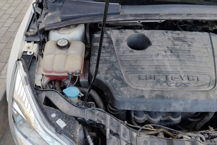 Used Ford Focus 2012 Hatchback 1.6L Automatic Fashion Edition Engine Bay Right