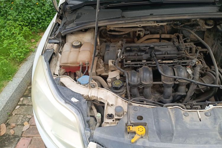Used Ford Focus 2012 Hatchback 1.6L Automatic Comfort Model Engine Bay Right