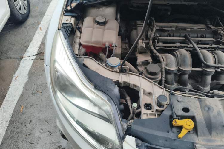 Used Ford Focus 2012 Sedan 1.6L Automatic Prestige Model Engine Bay Right