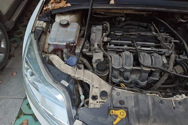 Used Ford Focus 2012 Hatchback 1.6L Automatic Fashion Edition Engine Bay Right