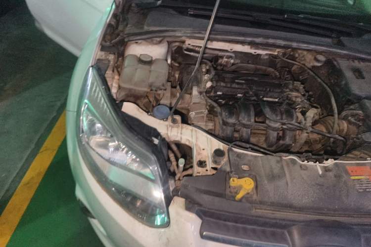 Used Ford Focus 2012 Sedan 1.6L Manual Comfort Model Engine Bay Right