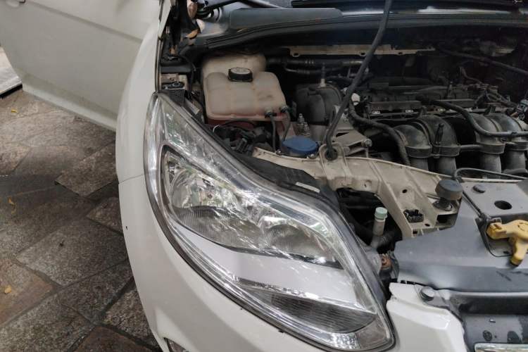 Used Ford Focus 2012 Sedan 1.6L Manual Fashion Edition Engine Bay Right