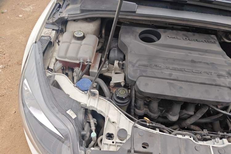 Used Ford Focus 2012 Hatchback 1.6L Automatic Comfort Model Engine Bay Right