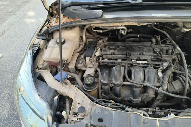 Used Ford Focus 2012 Hatchback 1.6L Automatic Comfort Model Engine Bay Right
