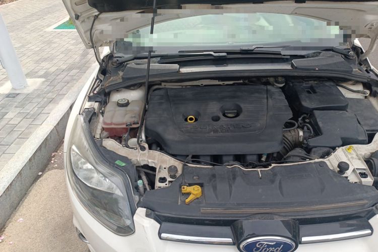 Used Ford Focus 2012 Hatchback 2.0L Automatic Luxury Sport Model Engine Bay Right