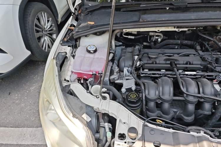 Used Ford Focus 2012 Hatchback 1.6L Automatic Comfort Model Engine Bay Right