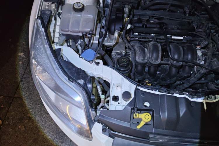 Used Ford Focus 2012 Hatchback 1.6L Automatic Comfort Model Engine Bay Right