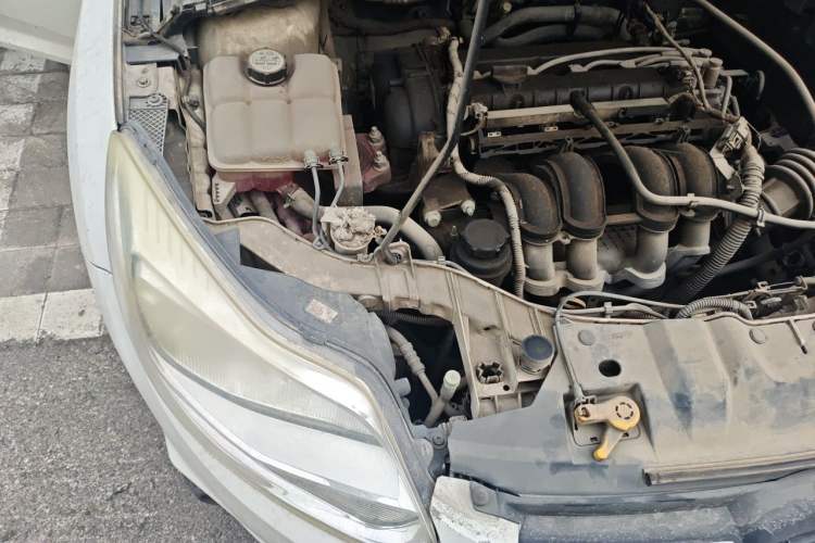 Used Ford Focus 2012 Sedan 1.6L Automatic Comfort Model Engine Bay Right