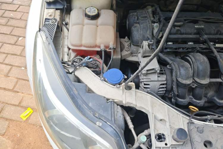 Used Ford Focus 2012 Sedan 1.6L Manual Comfort Model Engine Bay Right