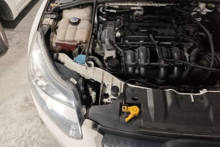 Used Ford Focus 2012 Sedan 1.6L Automatic Fashion Edition Engine Bay Right