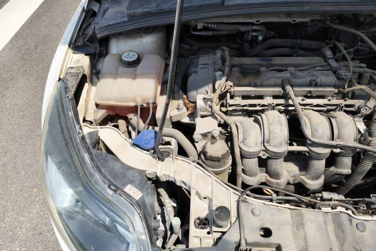 Used Ford Focus 2012 Sedan 1.6L Automatic Prestige Model Engine Bay Right