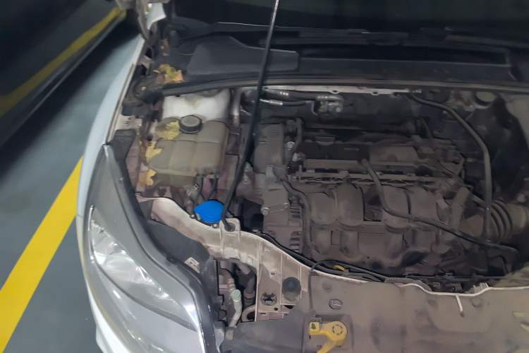 Used Ford Focus 2012 Sedan 1.6L Manual Fashion Edition Engine Bay Right