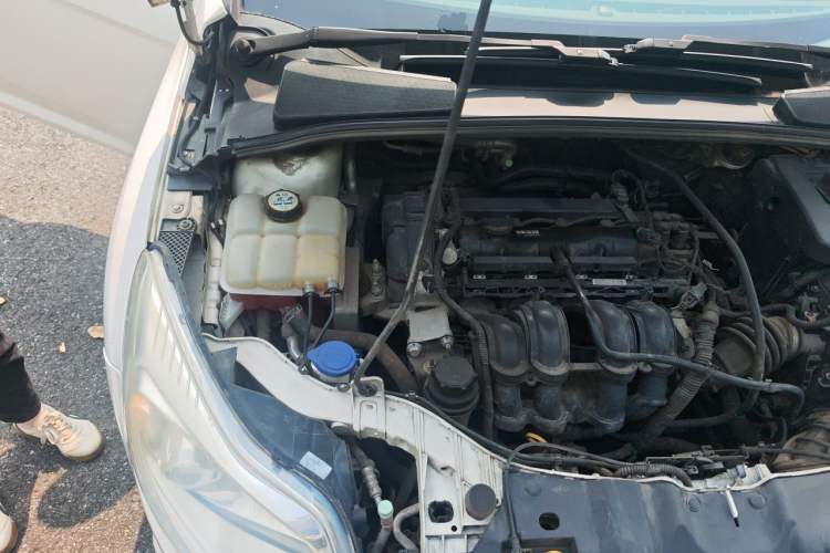 Used Ford Focus 2012 Hatchback 1.6L Automatic Comfort Model Engine Bay Right