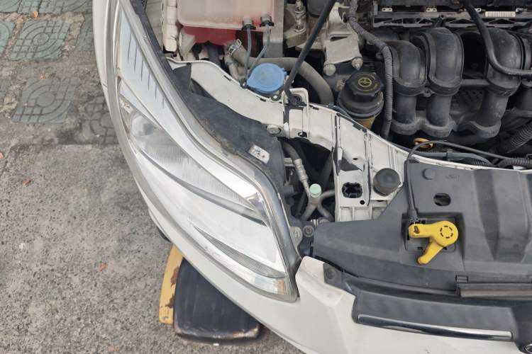 Used Ford Focus 2012 Sedan 1.6L Automatic Comfort Model Engine Bay Right