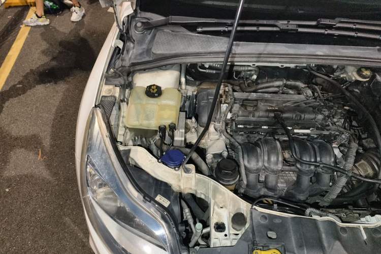 Used Ford Focus 2012 Hatchback 1.6L Automatic Fashion Edition Engine Bay Right