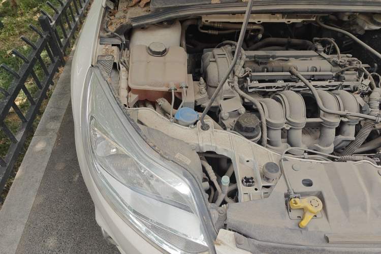 Used Ford Focus 2012 Hatchback 1.6L Automatic Fashion Edition Engine Bay Right