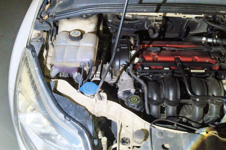 Used Ford Focus 2012 Hatchback 1.6L Automatic Comfort Model Engine Bay Right