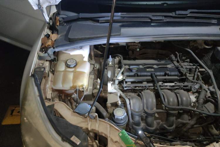 Used Ford Focus 2012 Hatchback 1.6L Automatic Fashion Edition Engine Bay Right